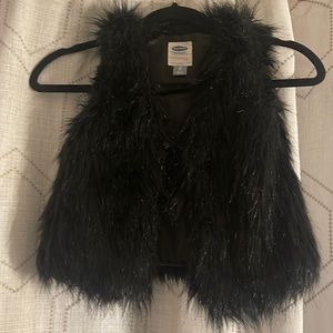 Old Navy Girls Toddler 3T Black Fur Vest Loop/Button closure Excellent Conditio